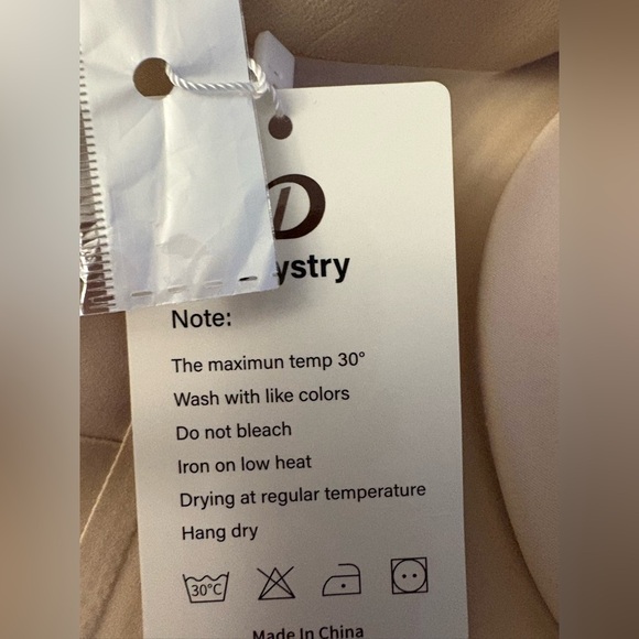 NWT- 36-38 C cup
4 hook with 2 inch extender
Soft breathable, no lines Bra - Picture 6 of 7